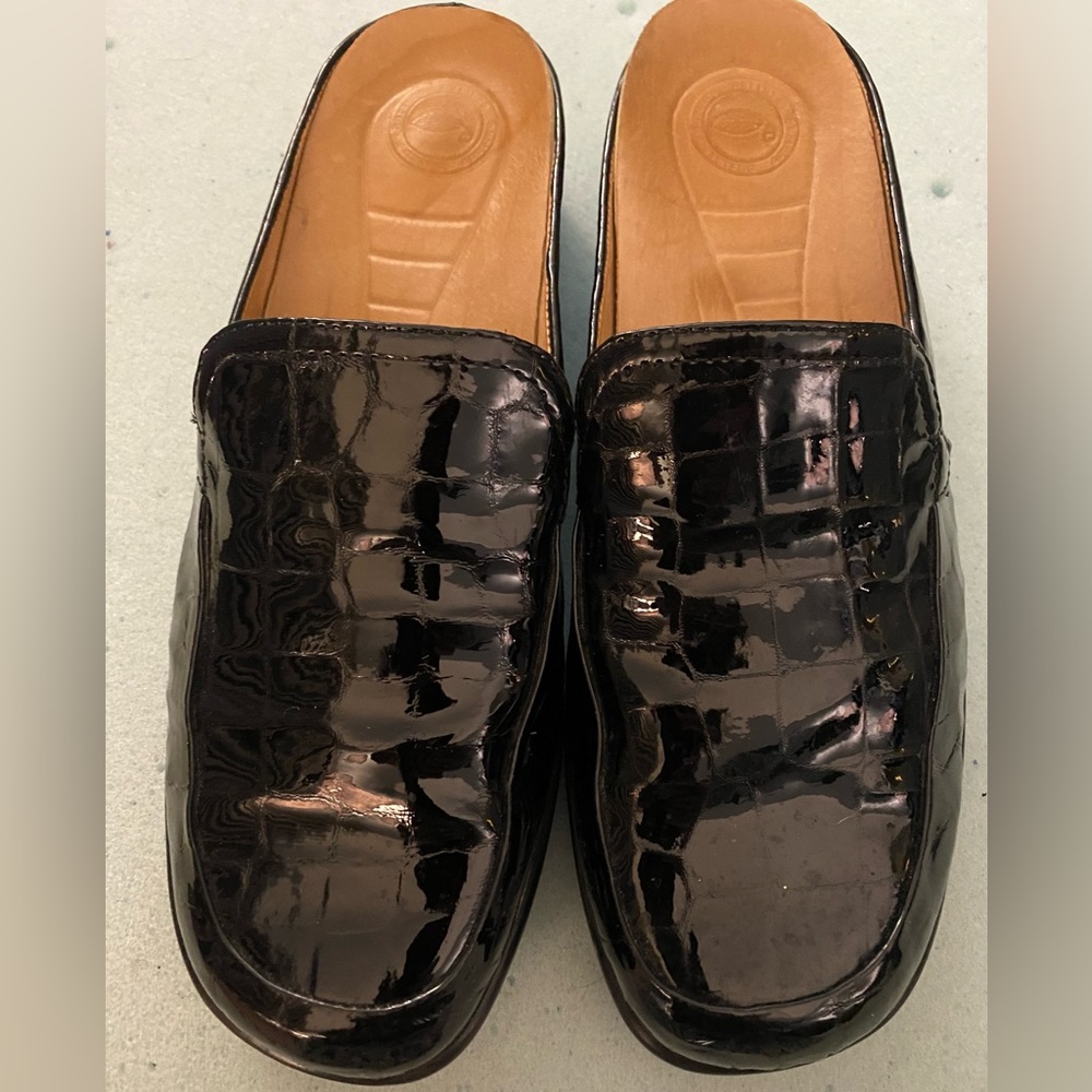 Nurture black patent leather mock croc loafer slide mules size 10 women’s